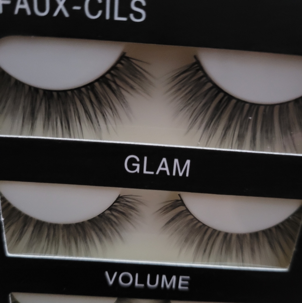 Eye Lashes - Picture 2 of 3